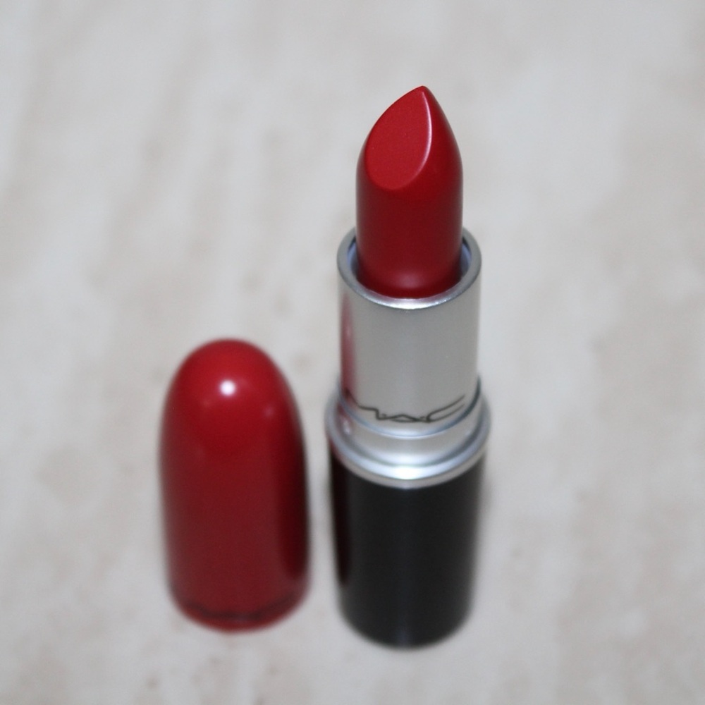 MAC Cosmetics Snow Ball ‘Russian Red’ Matte Lipstick (NWOB) - Picture 6 of 15